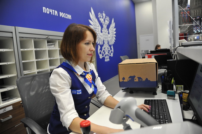 Отделения Почты приняли более 10 000 бесплатных посылок для военных в зону СВО.