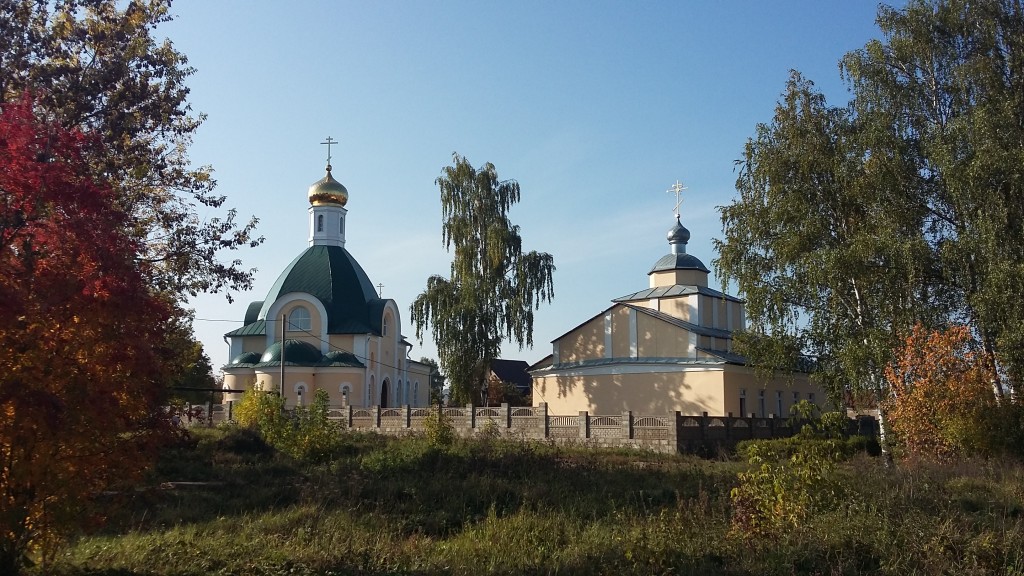 Свято-Никольский храм в поселке Яр.