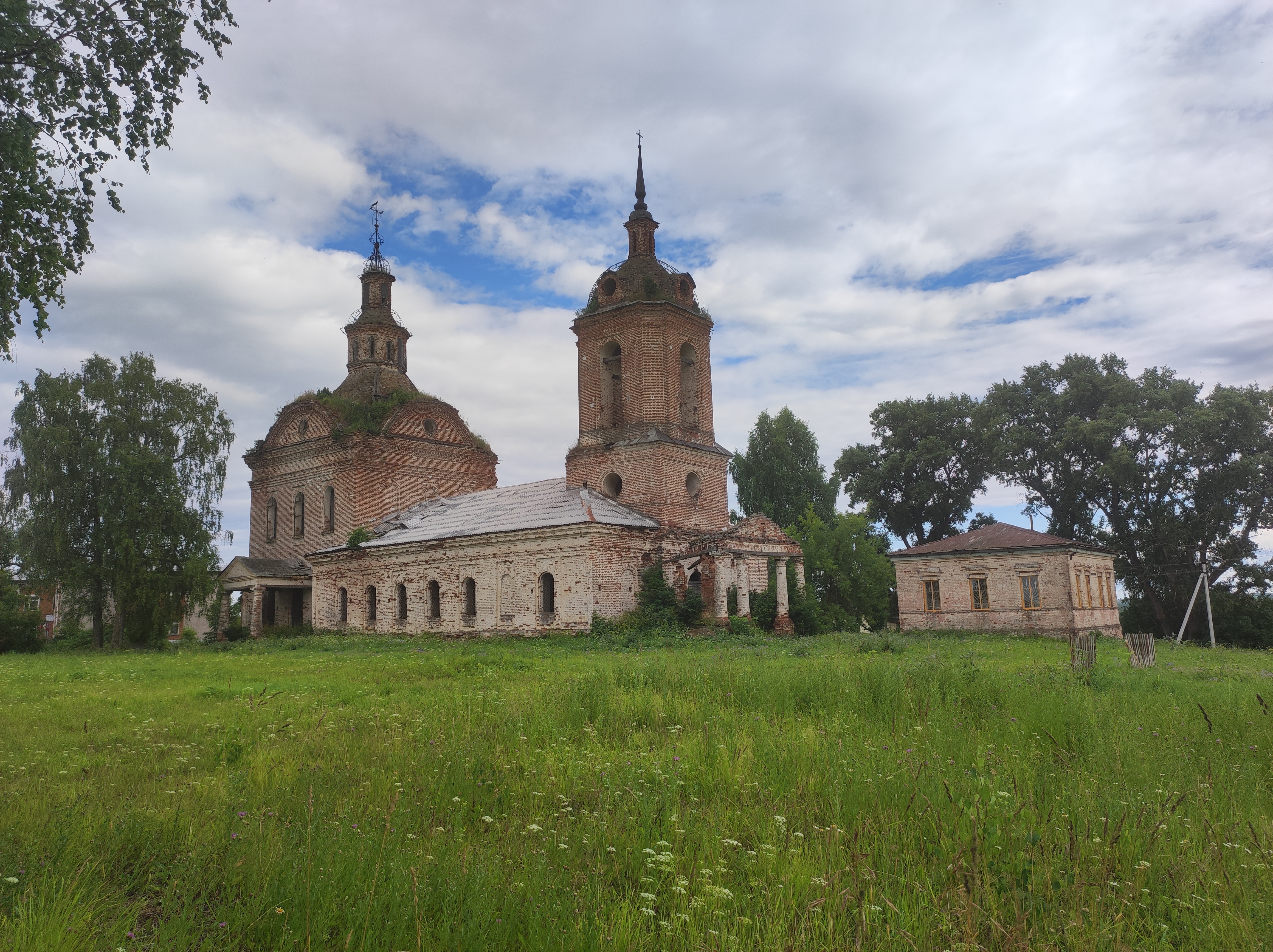Свято-Троицкий храм в селе Елово.